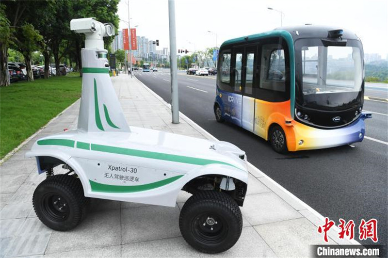 Veículos automáticos são exibidos na Exposição China Inteligente 2021