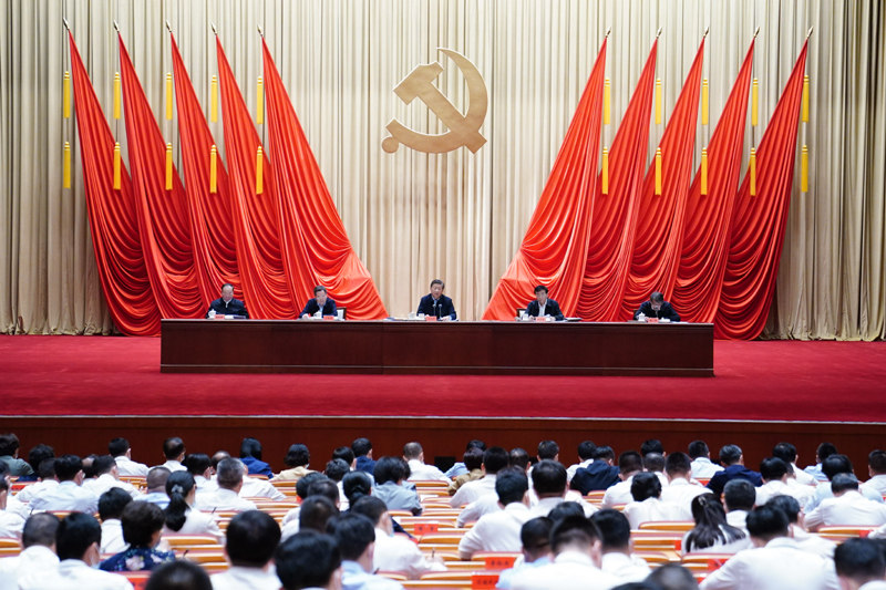 Xi pede que funcionários jovens fortaleçam lealdade e competência para tarefas importantes
