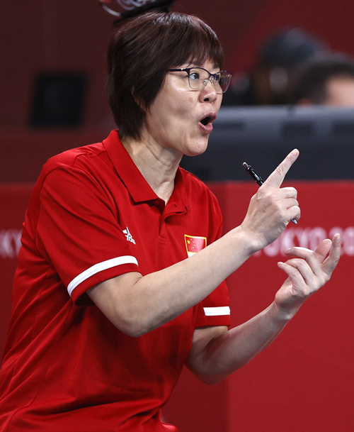 Lang Ping renuncia ao cargo de técnica de vôlei feminino chinês