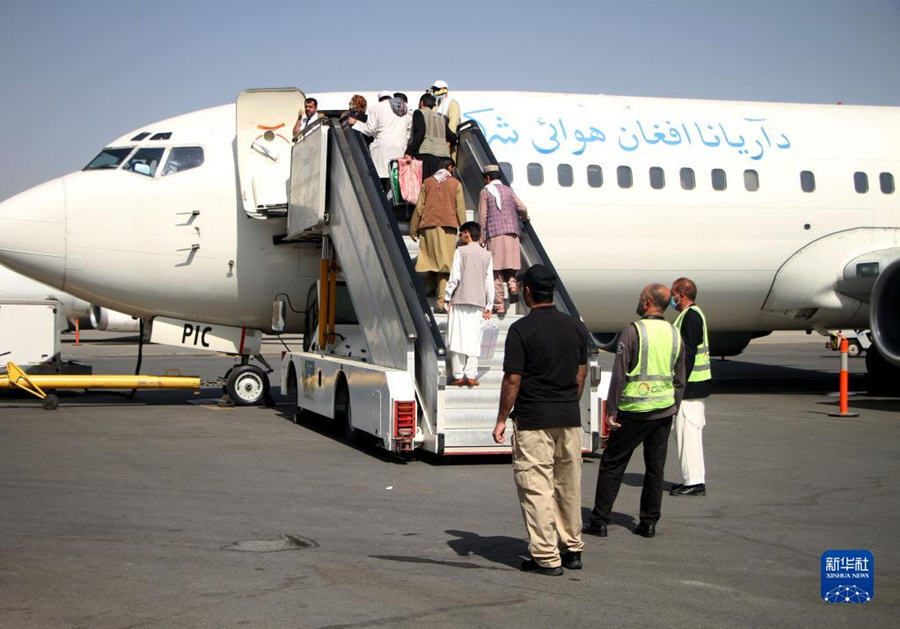 Afeganistão retoma voos domésticos