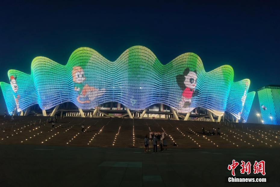Centro de Desportos Olímpicos de Xi'an ilumina-se para Jogos Nacionais da China