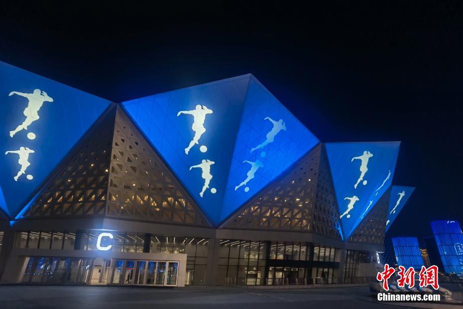 Centro de Desportos Olímpicos de Xi'an ilumina-se para Jogos Nacionais da China