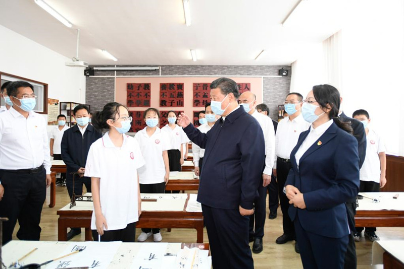 Xi inspeciona distrito de Suide no noroeste da China