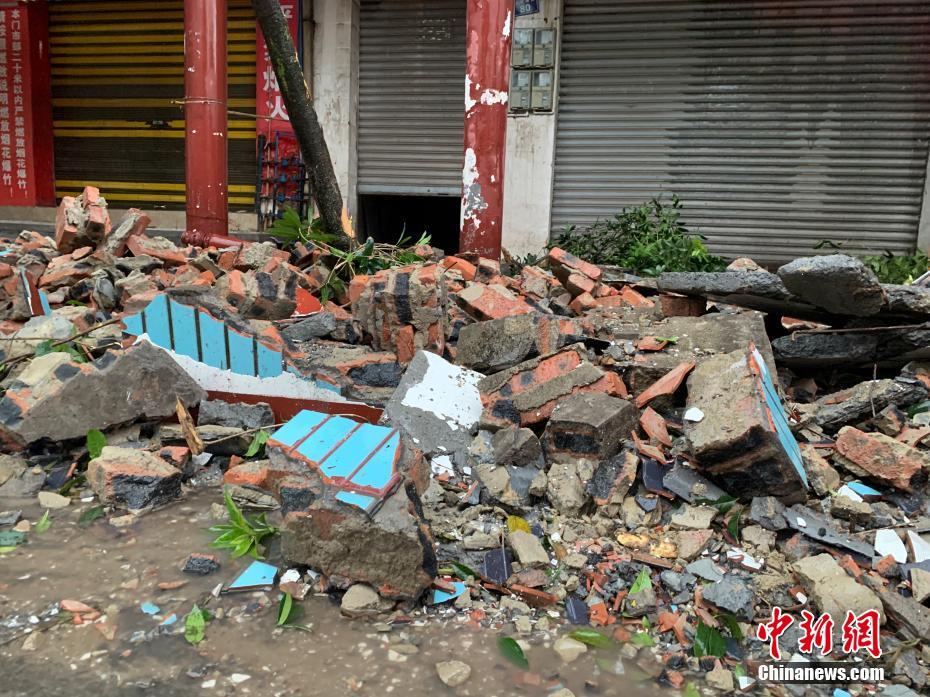 China: terremoto de magnitude 6,0 em Sichuan mata 2 e fere 3
