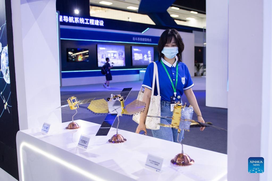 Primeira cúpula internacional sobre aplicações do sistema Beidou é inaugurada na China