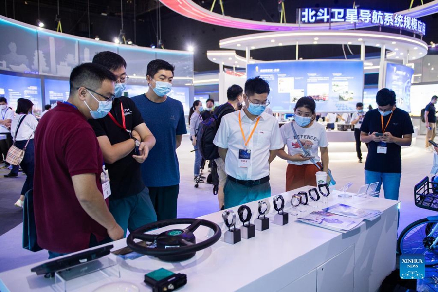 Primeira cúpula internacional sobre aplicações do sistema Beidou é inaugurada na China