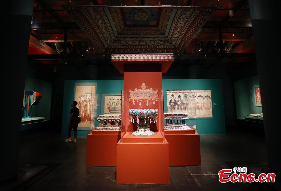 China: três réplicas de grutas são expostas no Museu do Palácio em Beijing