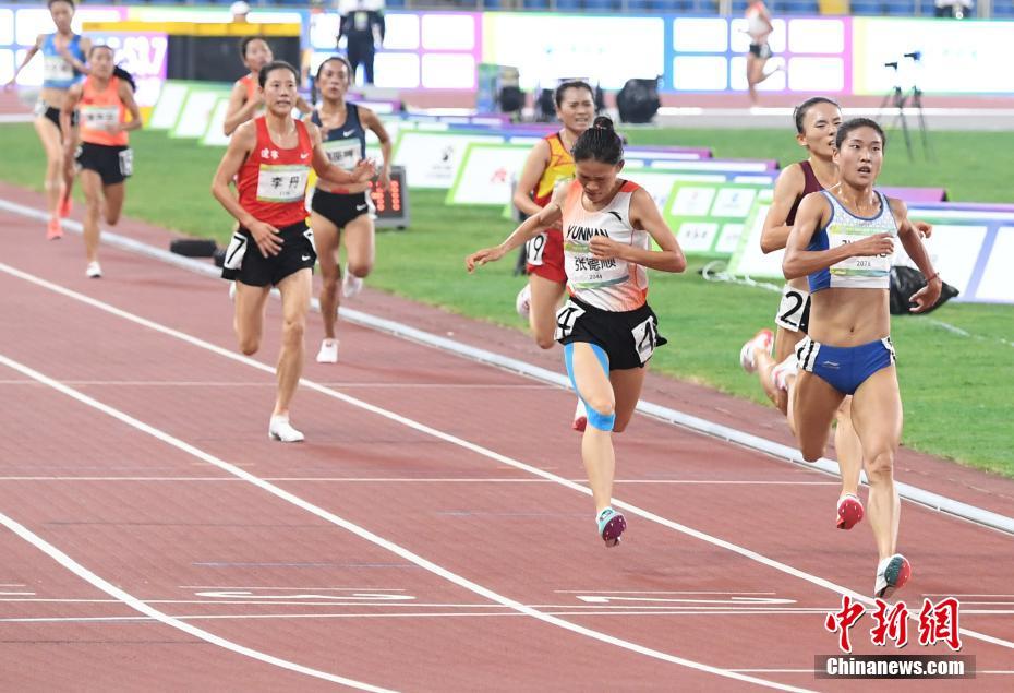 Zhang Xinyan conquista medalha de ouro nos 5000m