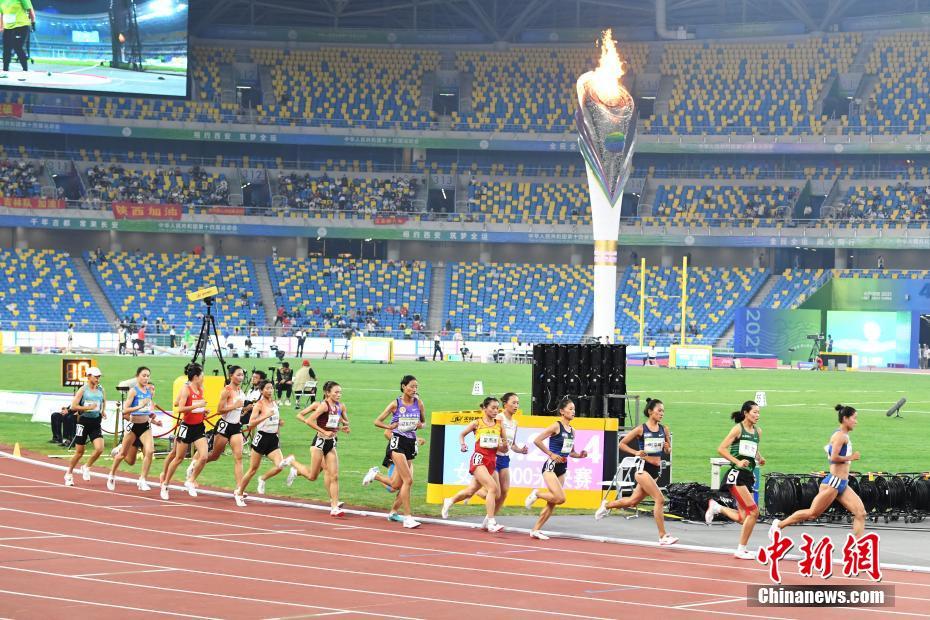 Zhang Xinyan conquista medalha de ouro nos 5000m