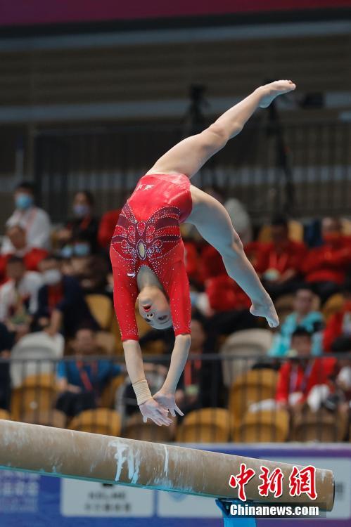 Jogos Nacionais: Zhou Yaqin conquistou medalha de ouro da trave de equilíbrio feminina