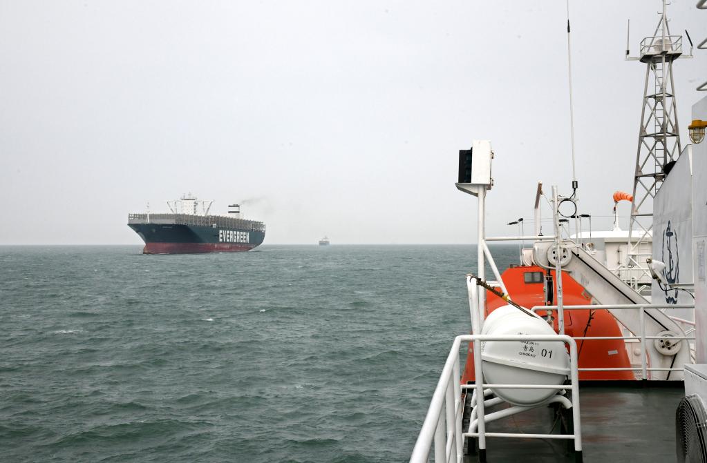 Navio que bloqueou Canal de Suez chega a cidade chinesa de Qingdao para reparos