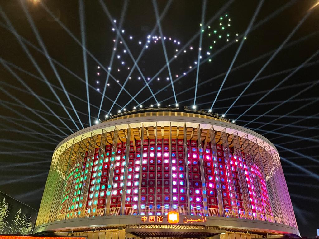 Show de luzes no Pavilhão da China ilumina a Expo de Dubai