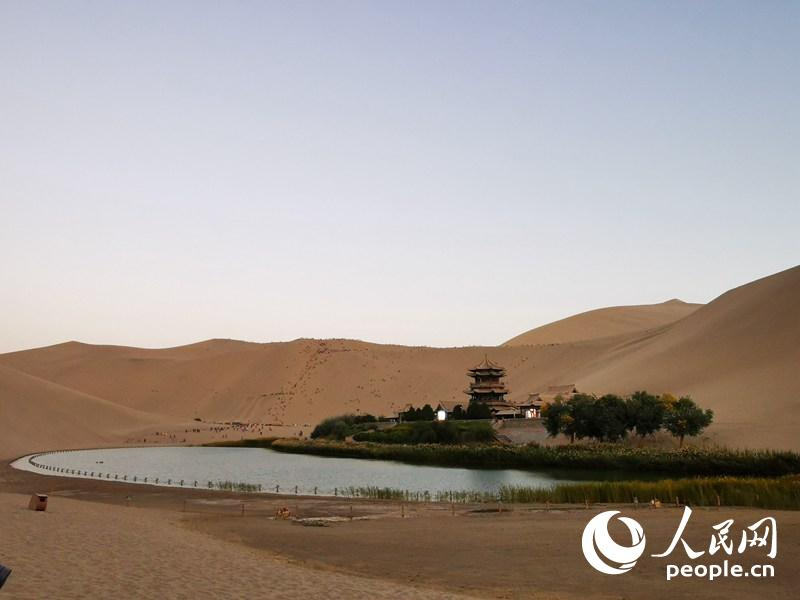 Dunhuang: cidade importante na antiga Rota da Seda com paisagem encantadora