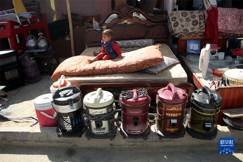 Cabul: mercado de segunda mão atrai residentes locais