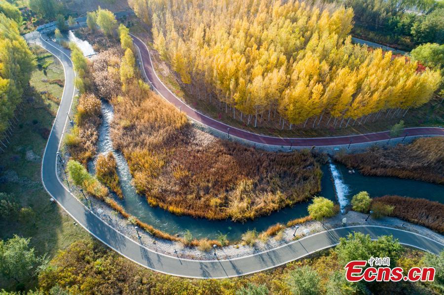 Lushuiwan: paisagem outonal de área cénica no noroeste da China