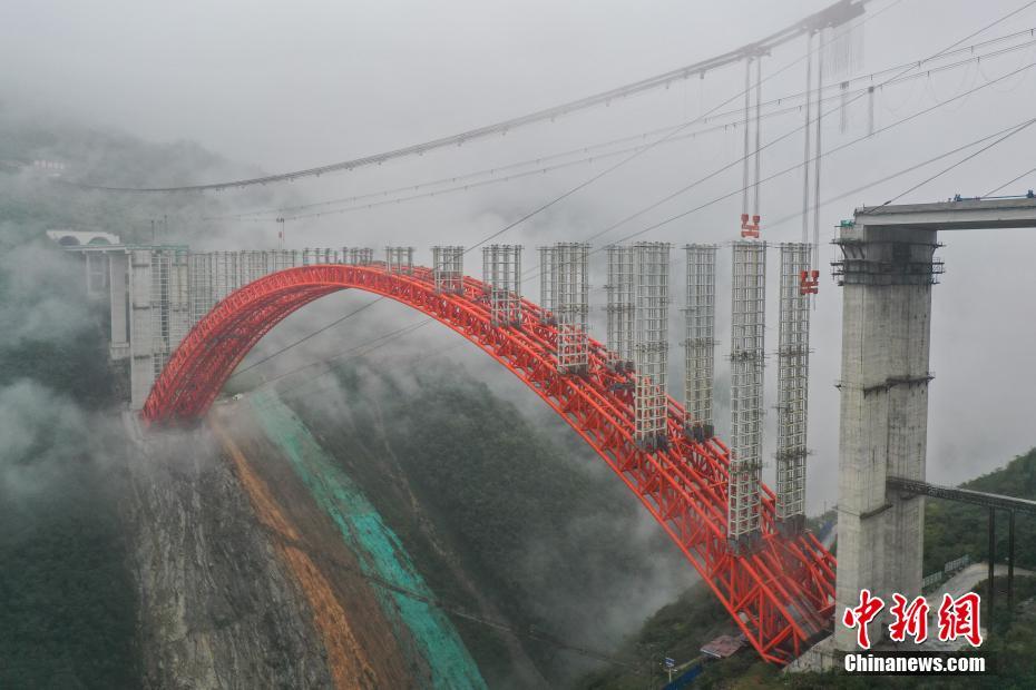 Concluída instalação de pilares da mega ponte Dafaqu na via expressa Renhuai-Zunyi