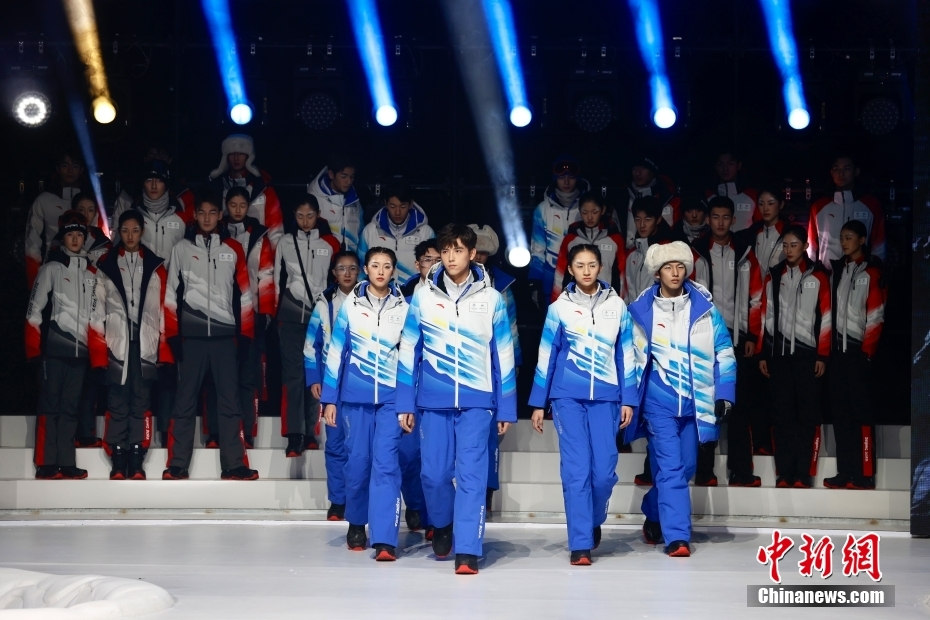 Beijing 2022 revela uniformes oficiais para funcionários, técnicos e voluntários