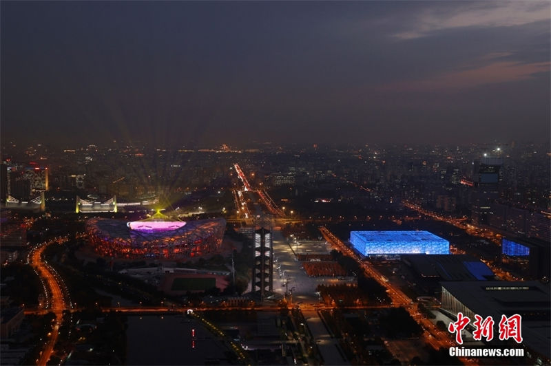 Beijing 2022: locais simbólicos das Olimpíadas são iluminados coletivamente pela primeira vez
