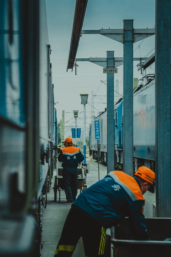 Trabalhadores ferroviários assumem suas responsabilidades durante pandemia da Covid-19