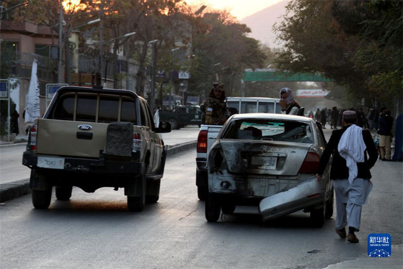 Afeganistão: explosão em entrada de hospital deixa dezenas de mortos e feridos em Cabul