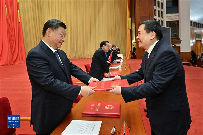 Xi Jinping concede mais alto prêmio chinês de ciência para designer de aeronave e especialista nuclear