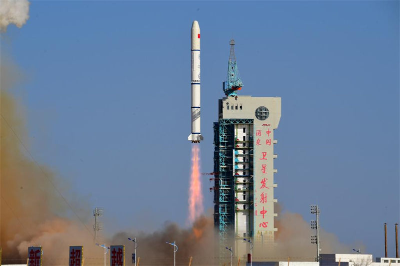 China lança grupo de satélites de sensoriamento remoto