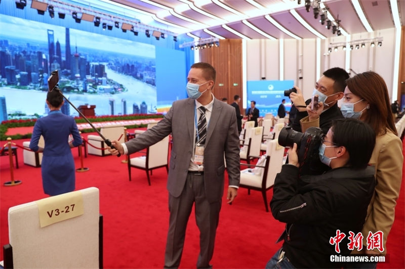  4ª Exposição Internacional de Importação da China é inaugurada em Shanghai
