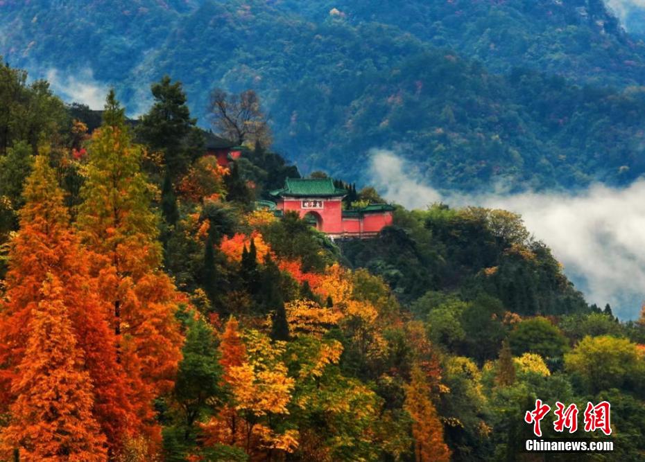 Hubei: Monte Wudang dá as boas-vindas ao outono