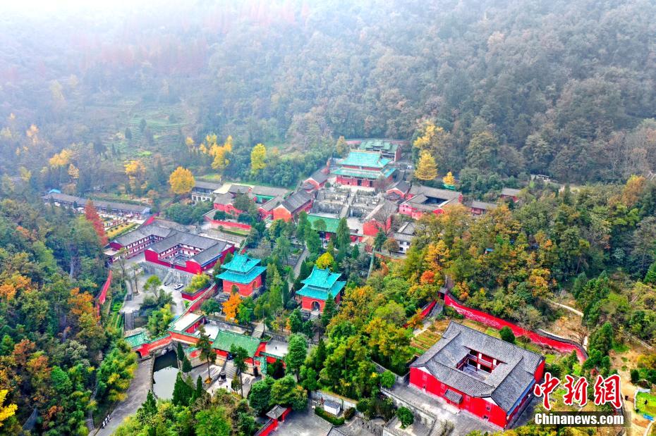 Hubei: Monte Wudang dá as boas-vindas ao outono