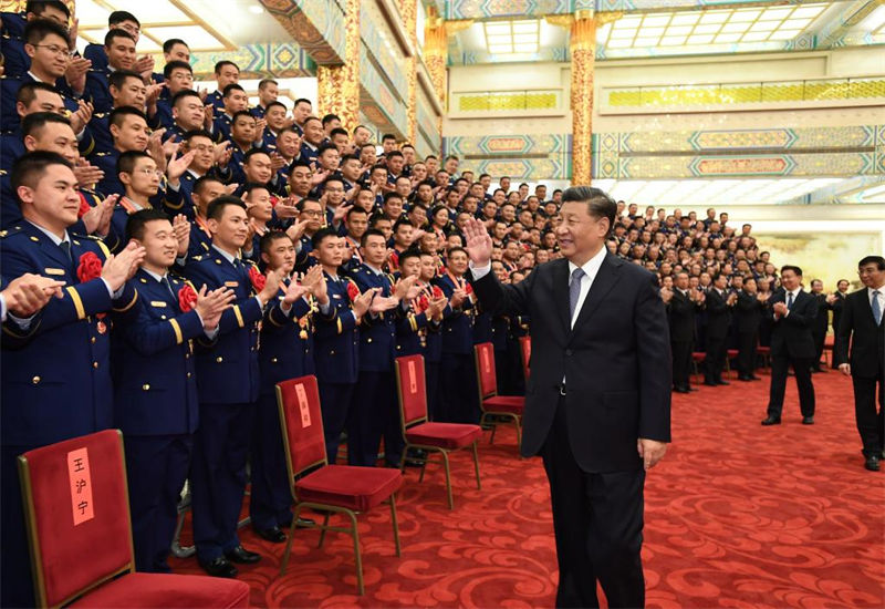 Xi Jinping reúne-se com modelos nacionais na gestão de emergências e guardas leais no combate a incêndios
