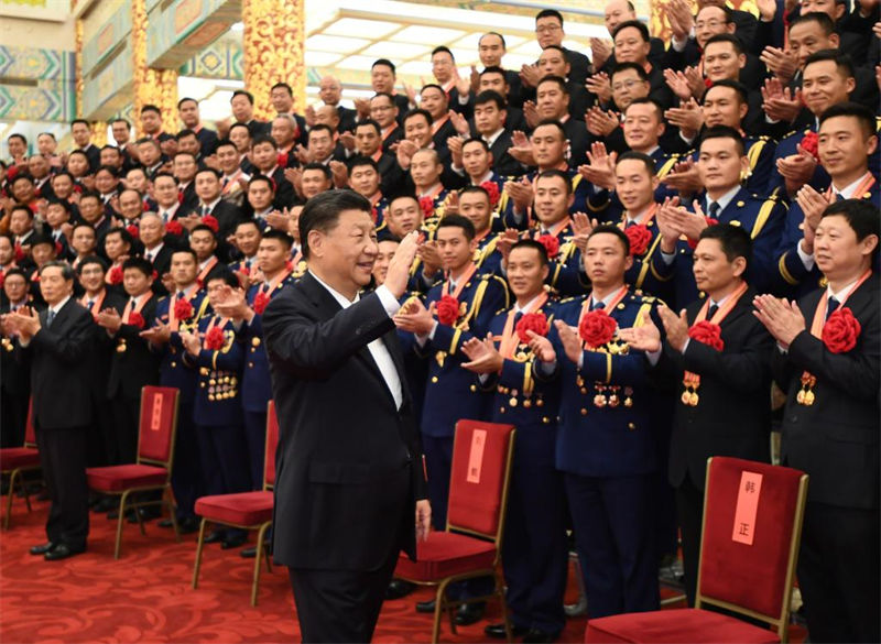 Xi Jinping reúne-se com modelos nacionais na gestão de emergências e guardas leais no combate a incêndios