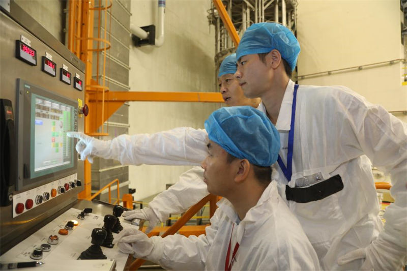 China carrega combustível em unidade nuclear equipada com reator projetado domesticamente