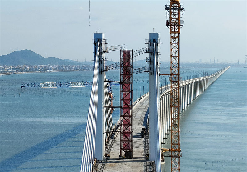 Ponte ferroviária de alta velocidade que atravessa o mar completa junção