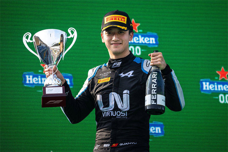 Zhou Guanyu nomeado primeiro piloto chinês de F1