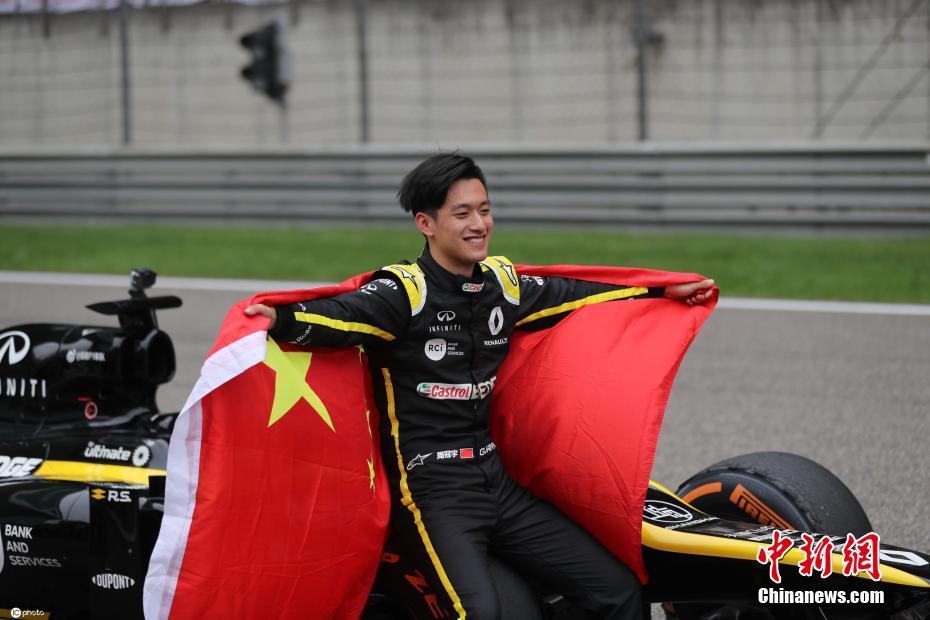 Zhou Guanyu nomeado primeiro piloto chinês de F1