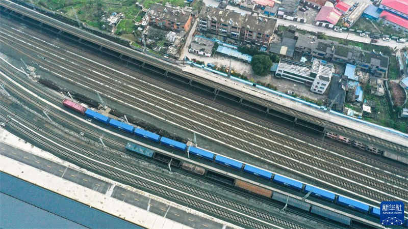 Guizhou, na China, lança seu primeiro serviço direto de trem de carga China-Europa