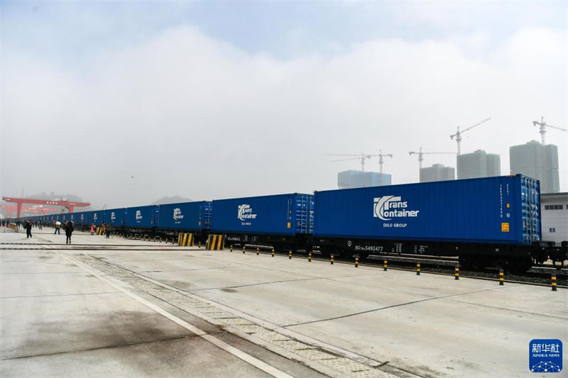 Guizhou, na China, lança seu primeiro serviço direto de trem de carga China-Europa