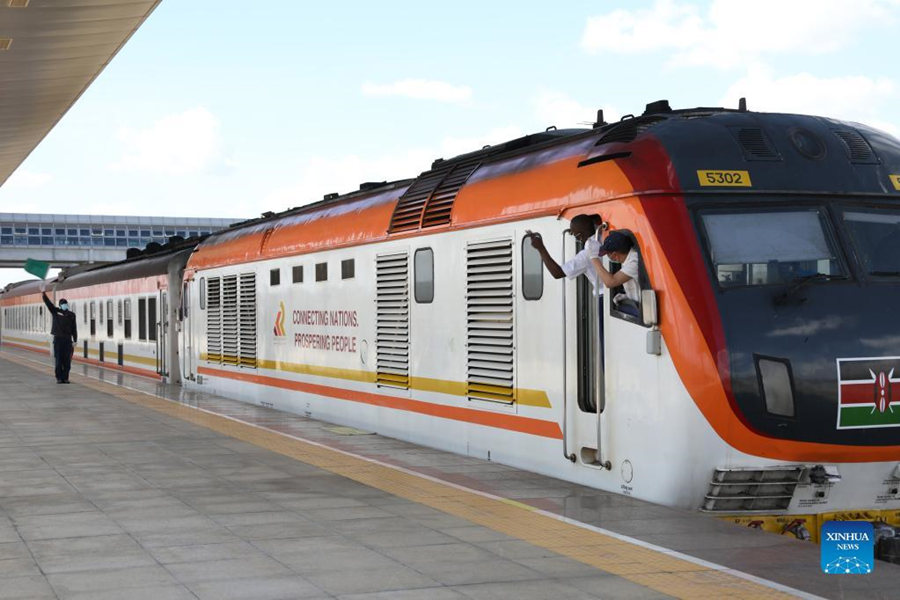 Ferrovia moderna construída pela China transforma vidas no Quênia