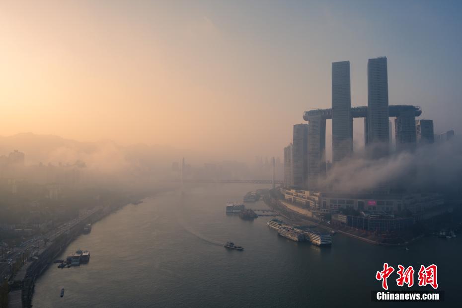 Galeria: Chongqing envolta pelo nevoeiro matinal