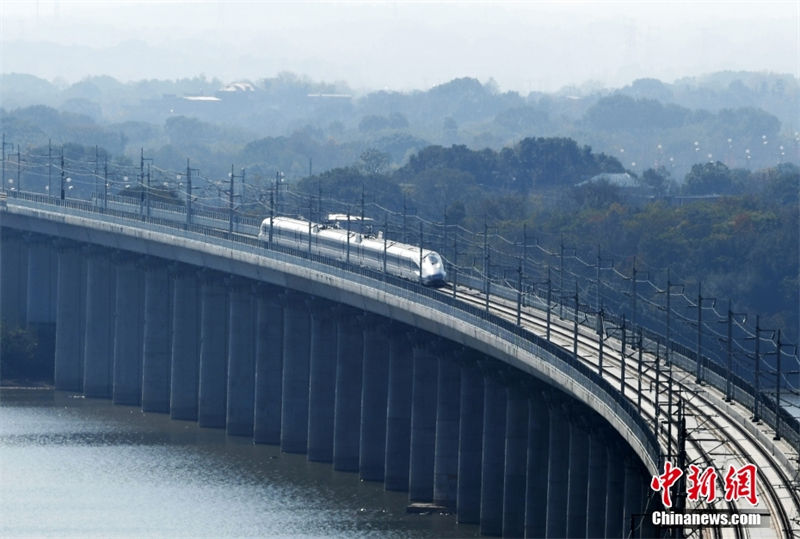 Ferrovia de alta velocidade Anqing-Jiujiang entra na fase de teste