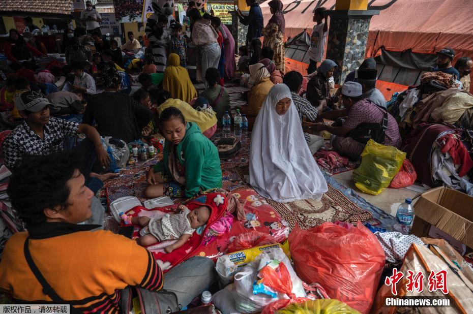 Indonésia: milhares de habitantes são evacuados para abrigos temporários   