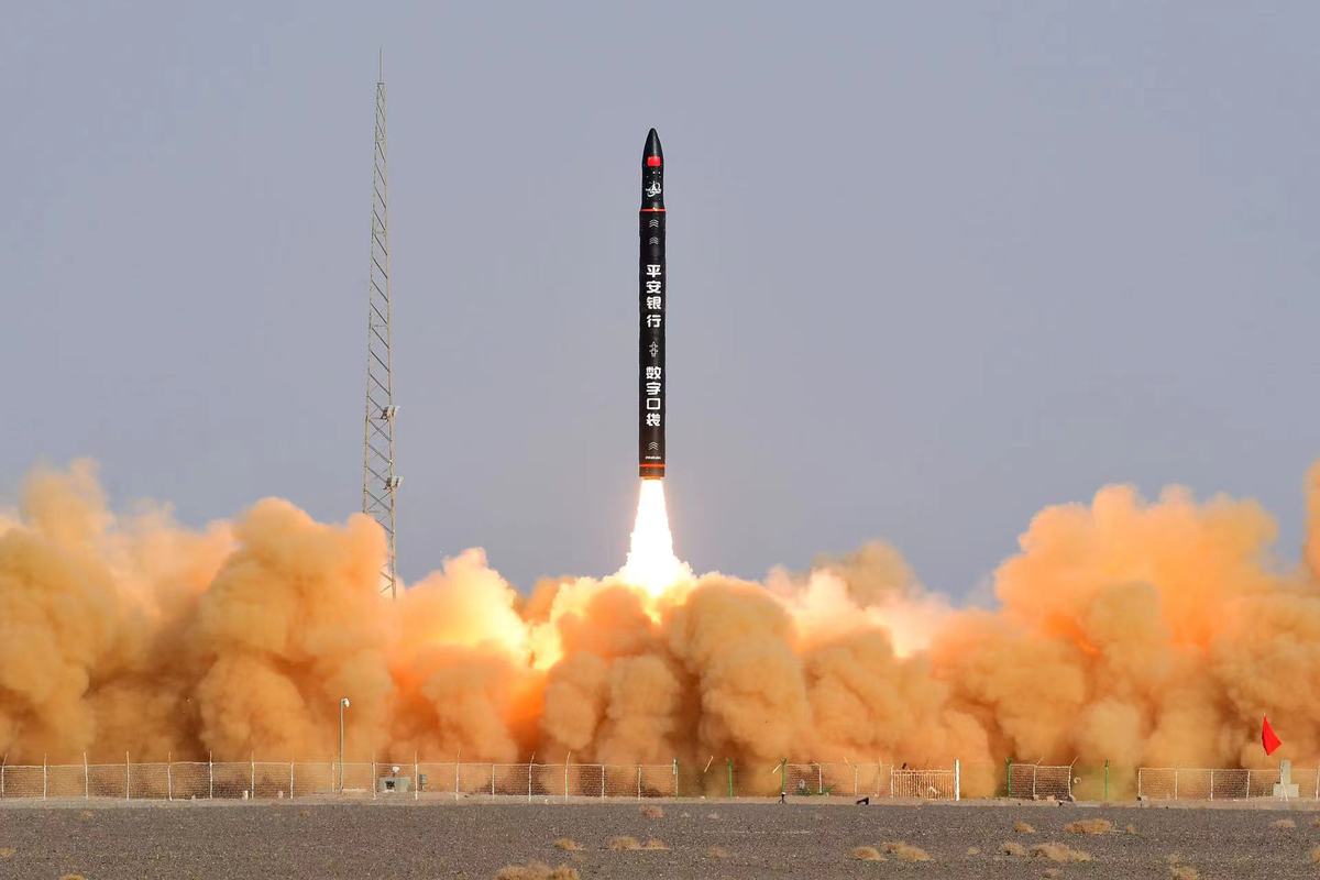 Foguete comercial da China CERES-1 Y2 envia cinco satélites para o espaço