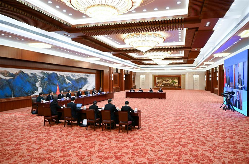 Mais alto legislador chinês pede intercâmbios intensificados com parlamento austríaco