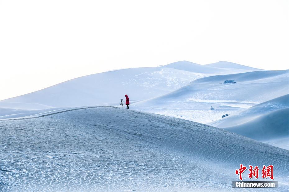 Galeria: queda de neve no lago crescente em Dunhuang
