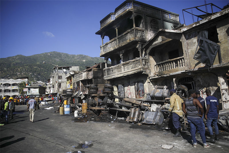Haiti: explosão de caminhão-tanque deixa 60 mortos e dezenas de feridos