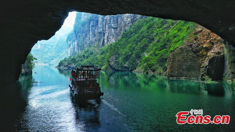 Galeria: paisagens de caverna de água no centro da China