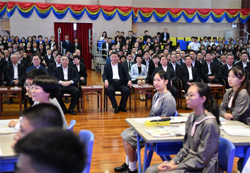 Patriotismo e interação de Xi Jinping com estudantes de Macau