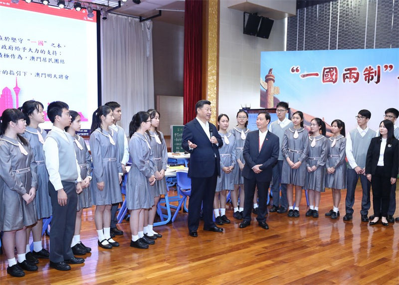 Patriotismo e interação de Xi Jinping com estudantes de Macau