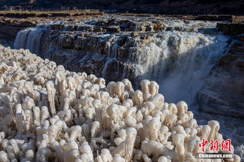 Galeria: cachoeira Hukou congela no rio Amarelo  
