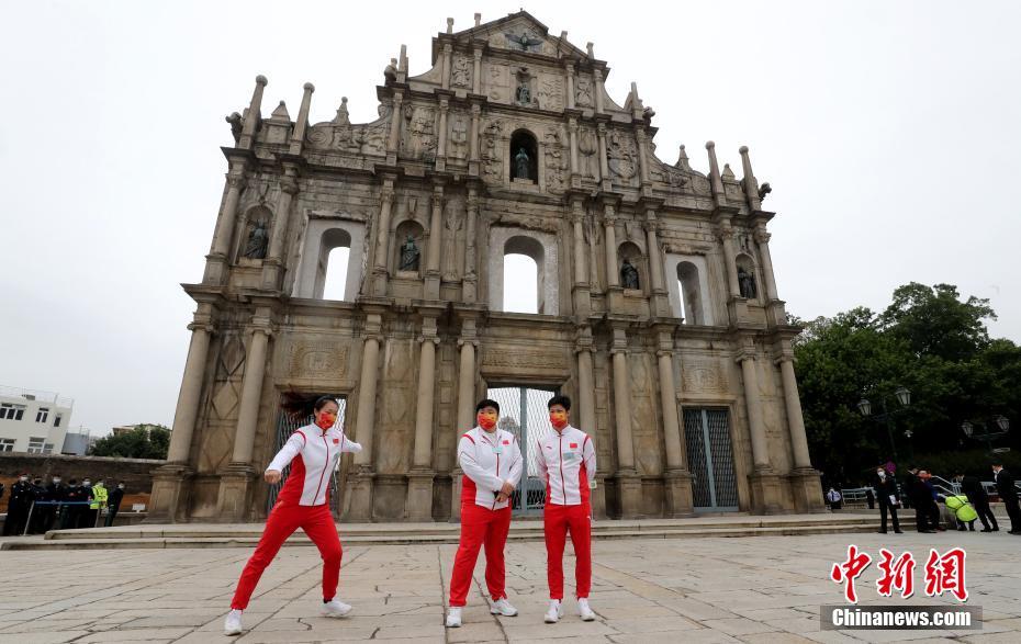 Delegação de atletas olímpicos do continente chinês visita Ruínas de São Paulo em Macau